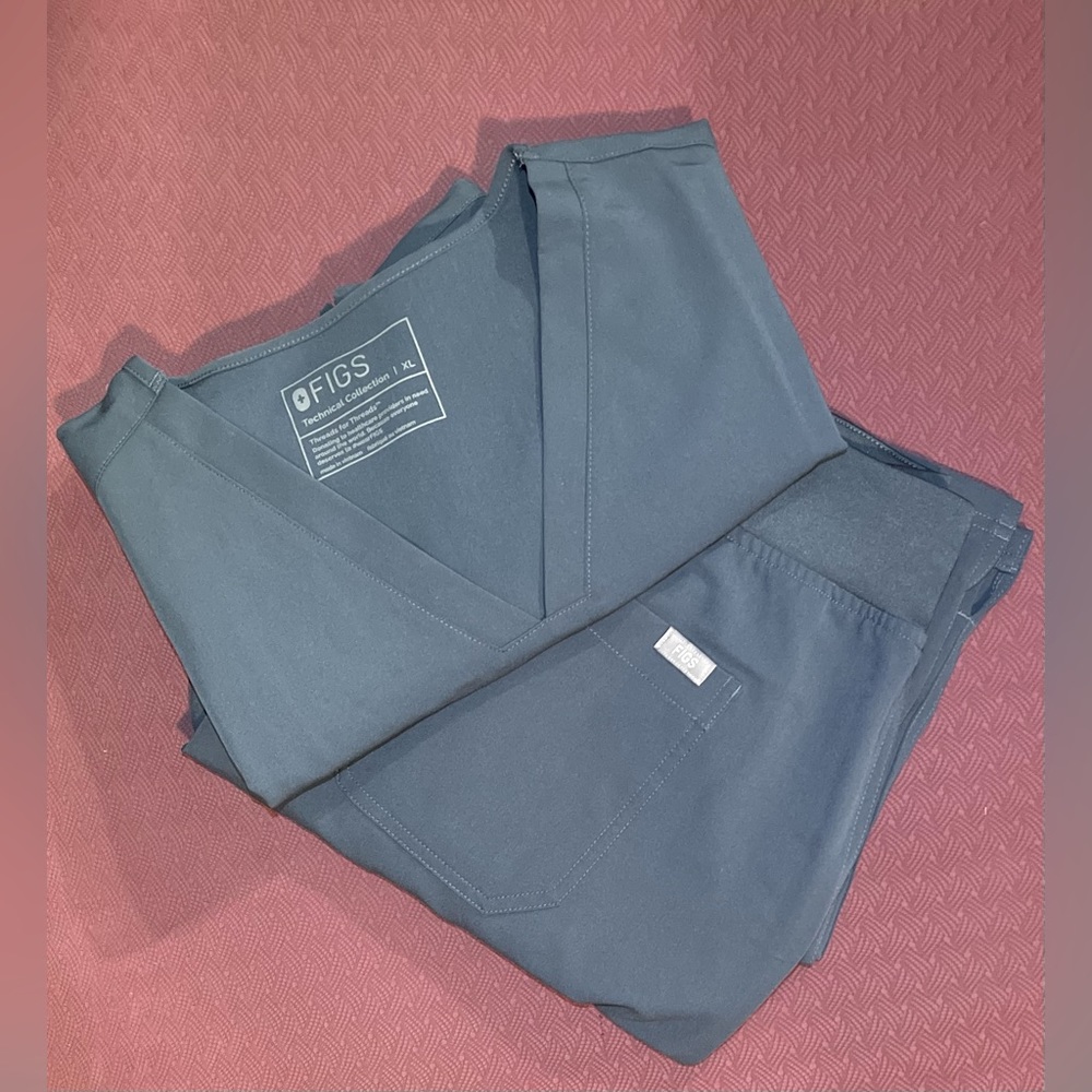 FIGS Women's DARK HARBOR Yola & Casma Scrub Set, limited edition!